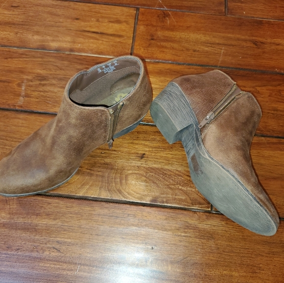 Ladies Fergalicious by Fergie Ankle Booties - Picture 8 of 9